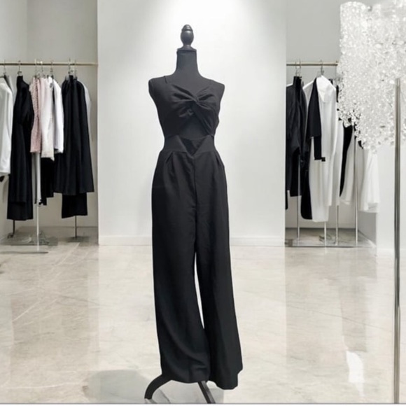 Elegant Black Women's Jumpsuit Medium - Picture 2 of 2